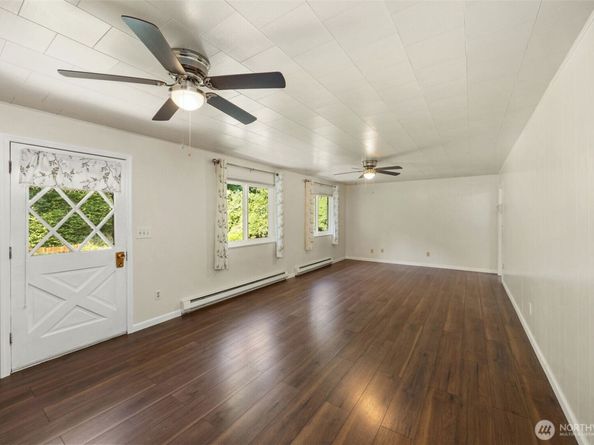 4224 Tracyton Beach Road, Bremerton WA 98310