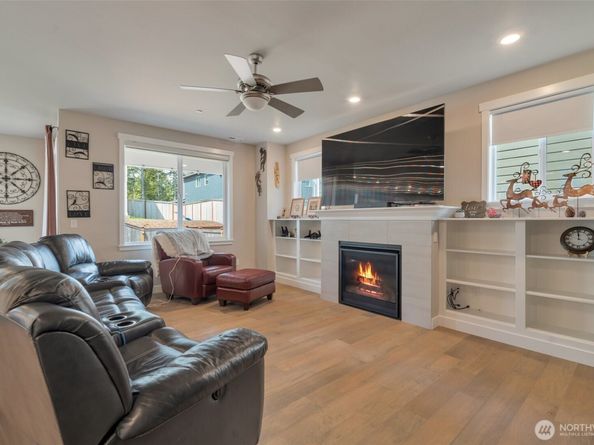 1436 Baker Heights Loop, Bremerton WA 98312