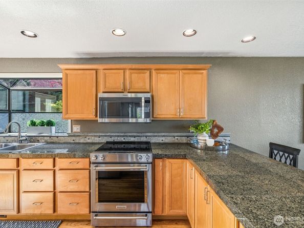 415 S 287th Street, Des Moines WA 98198