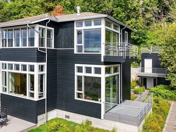 7161 Beach Drive SW, Seattle WA 98136