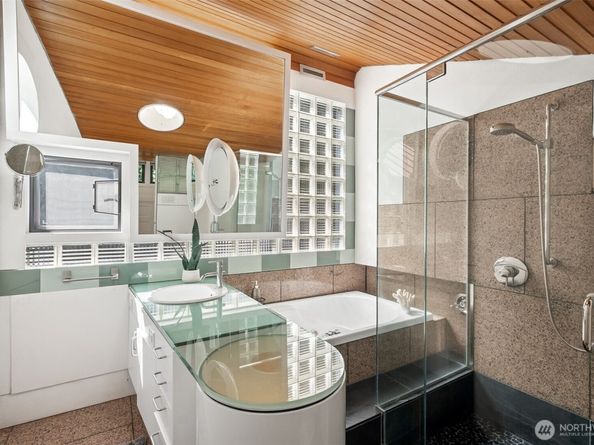 26031 SE 156 Street, Issaquah WA 98027