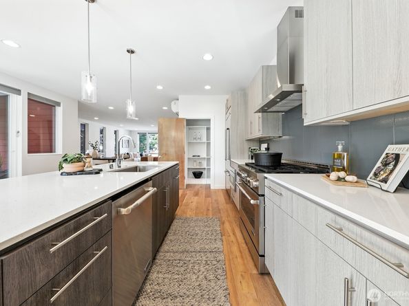 9120 38th Avenue NE, Seattle WA 98115