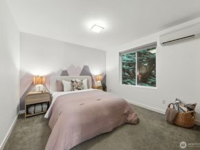 9120 38th Avenue NE, Seattle WA 98115