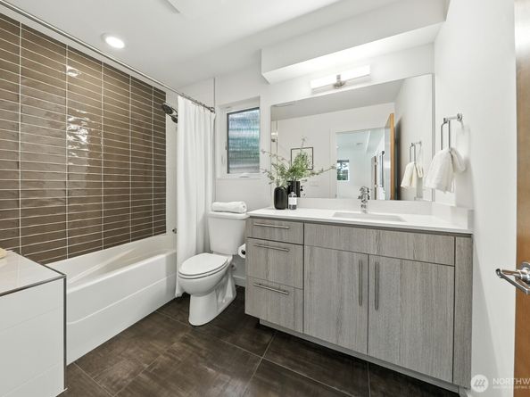 9120 38th Avenue NE, Seattle WA 98115