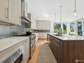 9120 38th Avenue NE, Seattle WA 98115