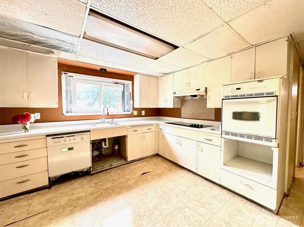 3287 Northlake Way NW, Bremerton WA 98312