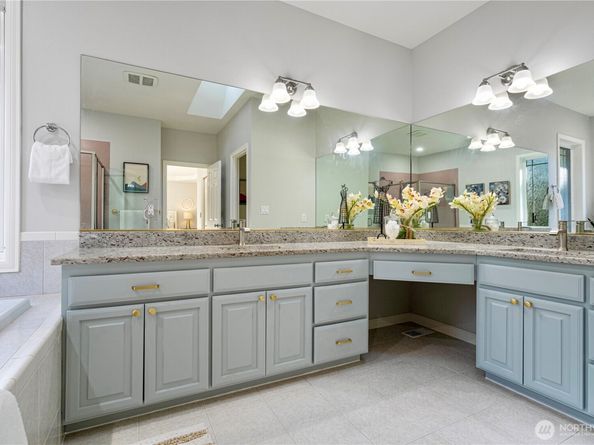 17955 SE 60th Street, Bellevue WA 98006
