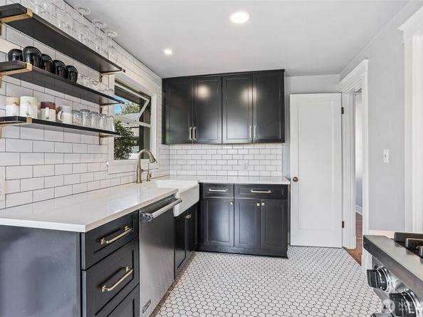 2617 32nd Avenue W, Seattle WA 98199