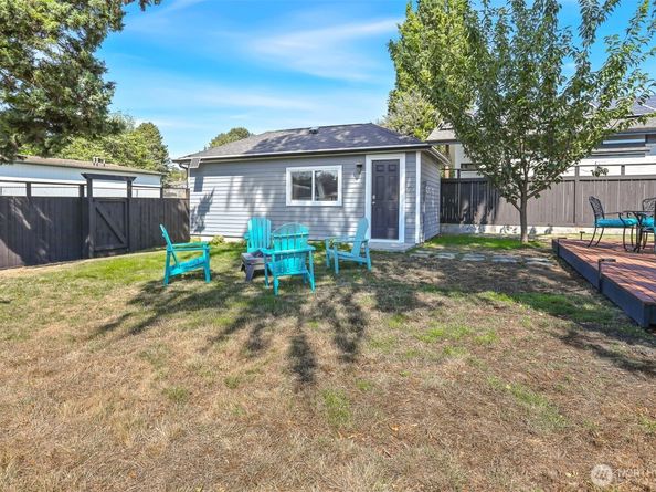 2617 32nd Avenue W, Seattle WA 98199