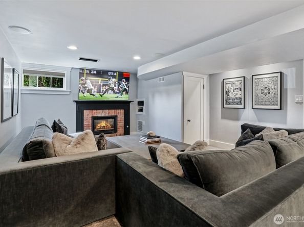 2617 32nd Avenue W, Seattle WA 98199