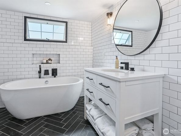 2617 32nd Avenue W, Seattle WA 98199