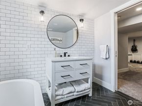2617 32nd Avenue W, Seattle WA 98199