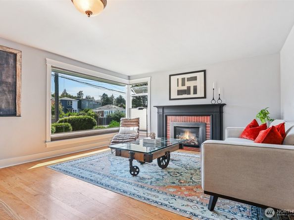 2617 32nd Avenue W, Seattle WA 98199