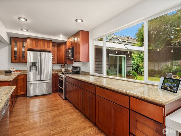 1413 100th Avenue NE, Bellevue WA 98004