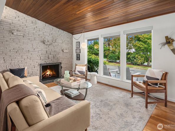 1413 100th Avenue NE, Bellevue WA 98004