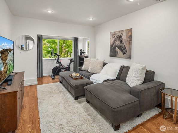 1413 100th Avenue NE, Bellevue WA 98004