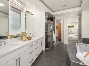 2246 81st Avenue SE, Mercer Island WA 98040
