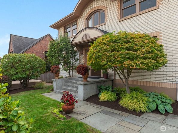 1015 5th Avenue W, Seattle WA 98119