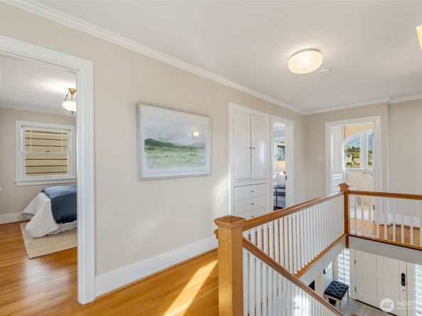 1015 5th Avenue W, Seattle WA 98119