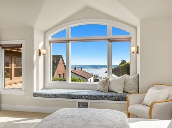 1015 5th Avenue W, Seattle WA 98119