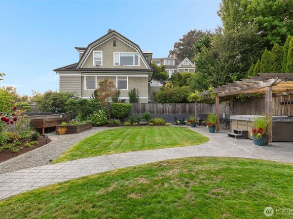 1015 5th Avenue W, Seattle WA 98119