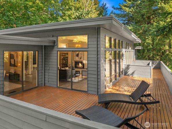 6920 94th Avenue SE, Mercer Island WA 98040