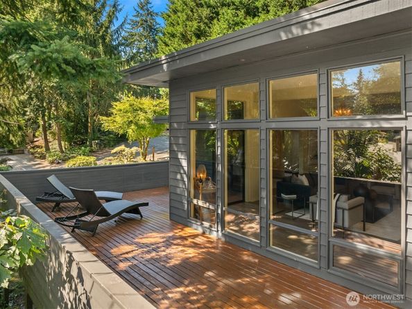6920 94th Avenue SE, Mercer Island WA 98040