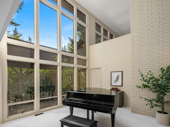 6920 94th Avenue SE, Mercer Island WA 98040