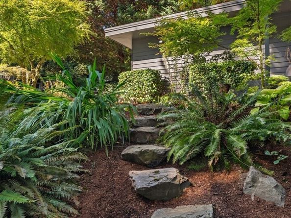 6920 94th Avenue SE, Mercer Island WA 98040