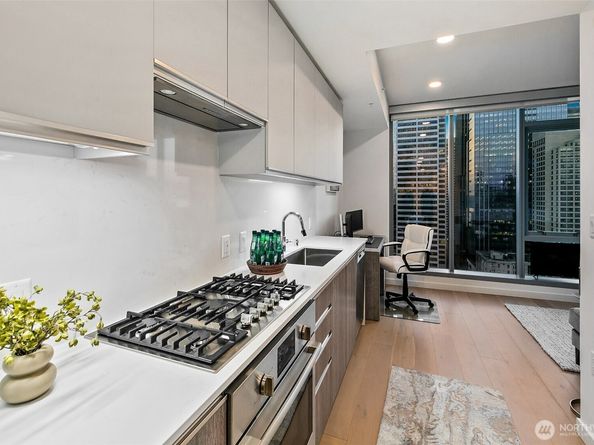 800 Columbia Street 1801, Seattle WA 98104