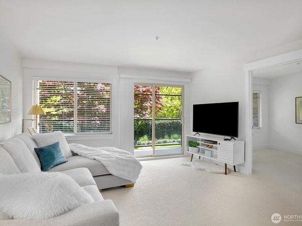 511 100th Avenue NE 111, Bellevue WA 98004