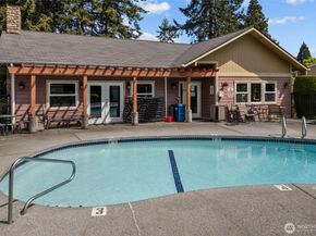 1227 S 238th Lane 801, Des Moines WA 98198