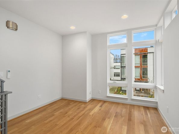 5044 Sand Point Place NE C, Seattle WA 98105