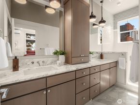 957 W McGraw Street 1, Seattle WA 98119