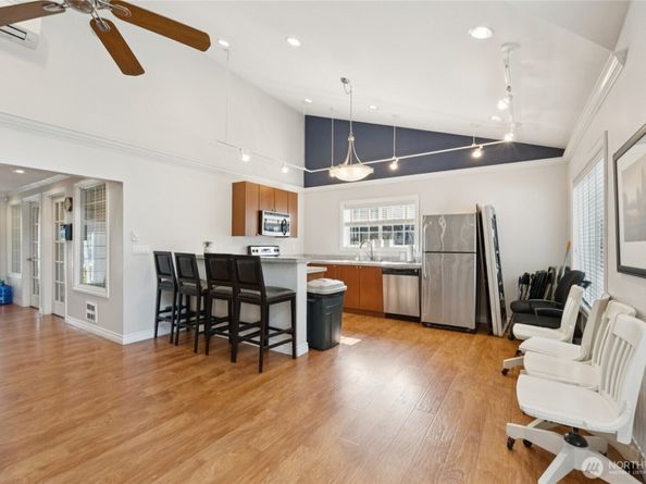 12404 E Gibson Road N203, Everett WA 98204