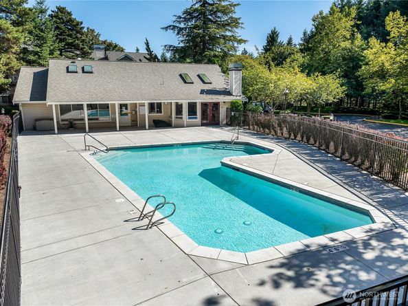 19230 Forest Park Drive NE J131, Lake Forest Park WA 98155