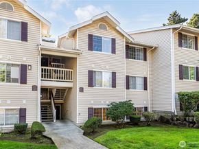 19230 Forest Park Drive NE J131, Lake Forest Park WA 98155