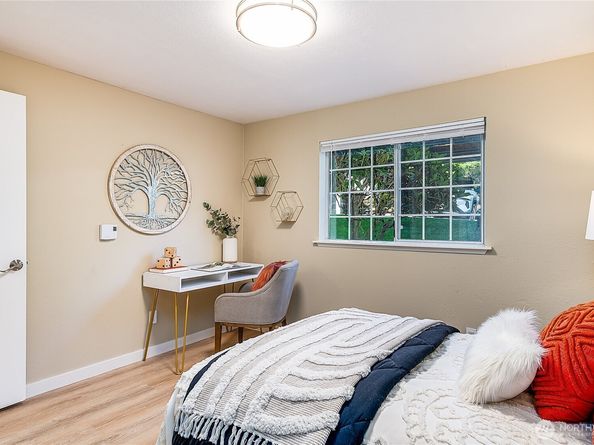 19230 Forest Park Drive NE J131, Lake Forest Park WA 98155