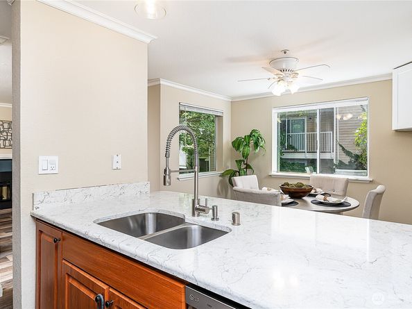 19230 Forest Park Drive NE J131, Lake Forest Park WA 98155
