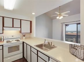 1315 S Puget Drive C36, Renton WA 98055
