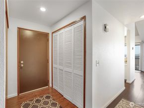 1315 S Puget Drive C36, Renton WA 98055