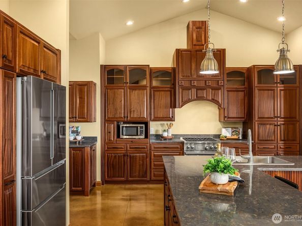 39171 NE No Name Place, Hansville WA 98340