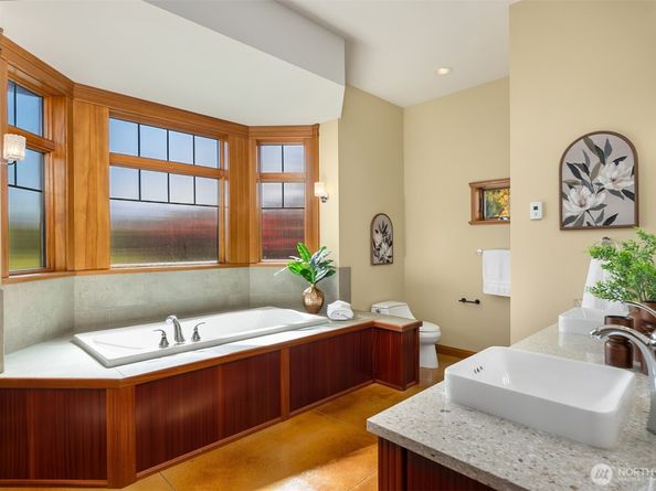 39171 NE No Name Place, Hansville WA 98340