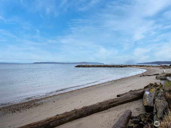 550 Elm Way 408, Edmonds WA 98020