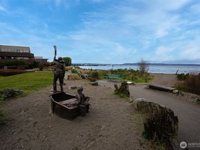 550 Elm Way 408, Edmonds WA 98020