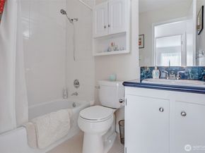 550 Elm Way 408, Edmonds WA 98020