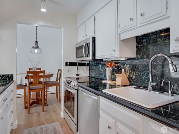 550 Elm Way 408, Edmonds WA 98020