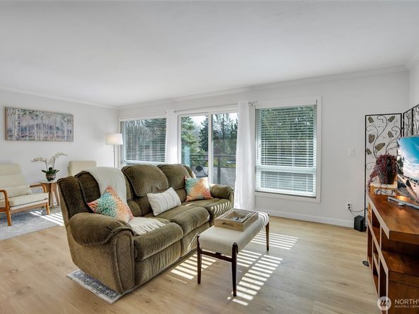550 Elm Way 408, Edmonds WA 98020