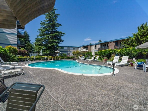 550 Elm Way 408, Edmonds WA 98020