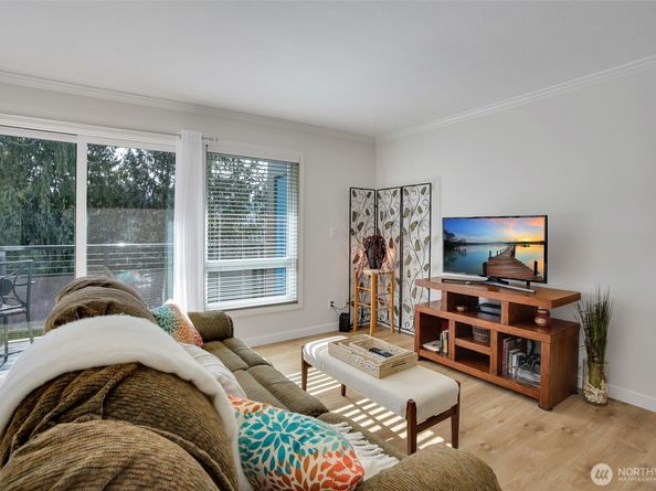 550 Elm Way 408, Edmonds WA 98020